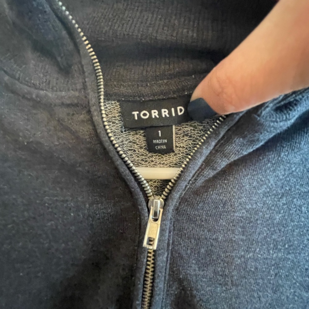 Torrid Cropped Pullover - Picture 2 of 3
